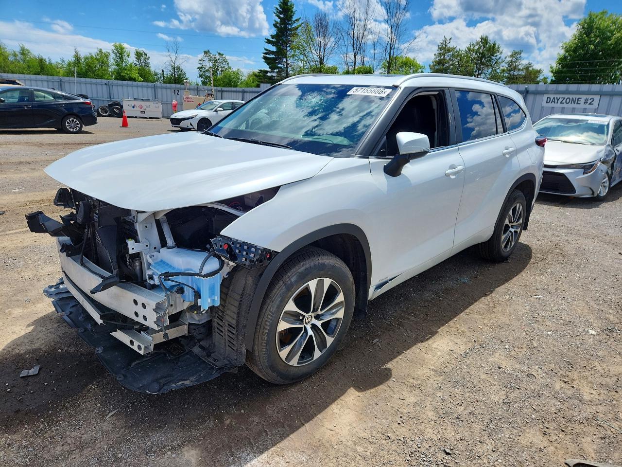 2026 Toyota Highlander Hybrid XLE, VIN 5TDKBRCH8TS696469 — Front end