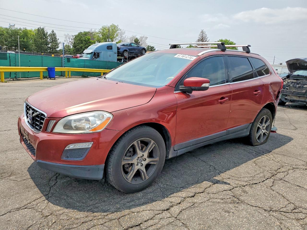 2011 Volvo XC60 3.0T, VIN YV4902DZ5B2175134 — Rear end
