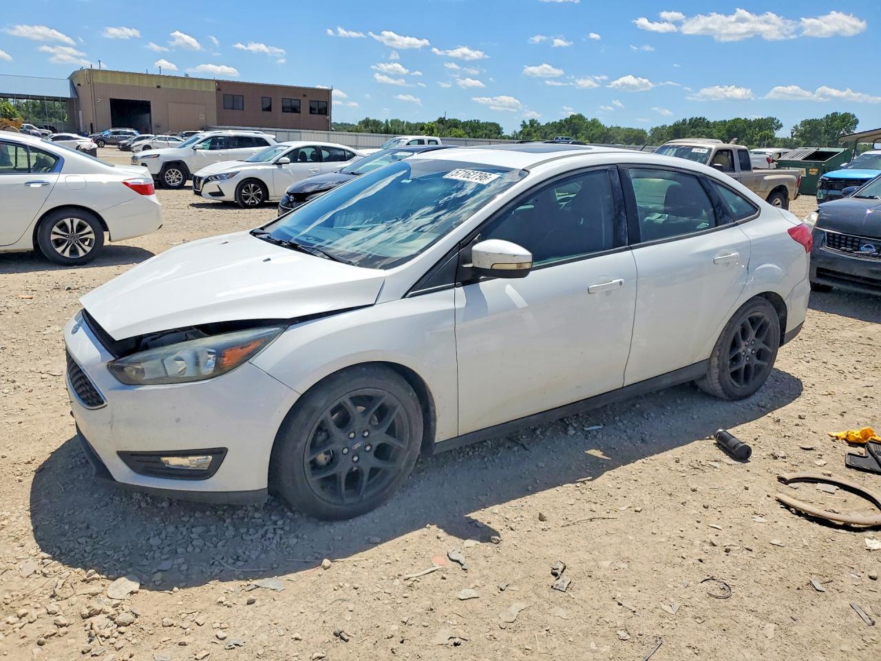 2016 Ford Focus SE, VIN 1FADP3F29GL398816 — Front end
