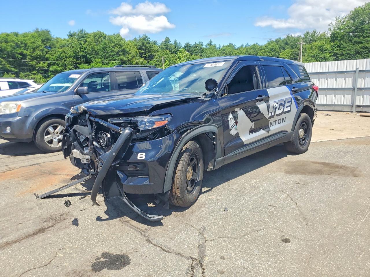 2021 Ford Police Interceptor Utility, VIN 1FM5K8AW4MNA17101 — Перед