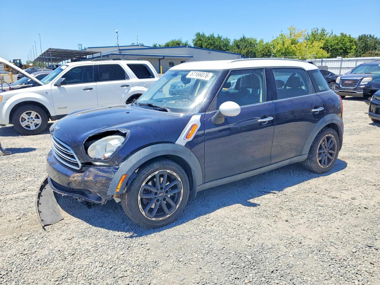 2015 MINI Countryman, VIN WMWZB3C54FWR44025 — Front end