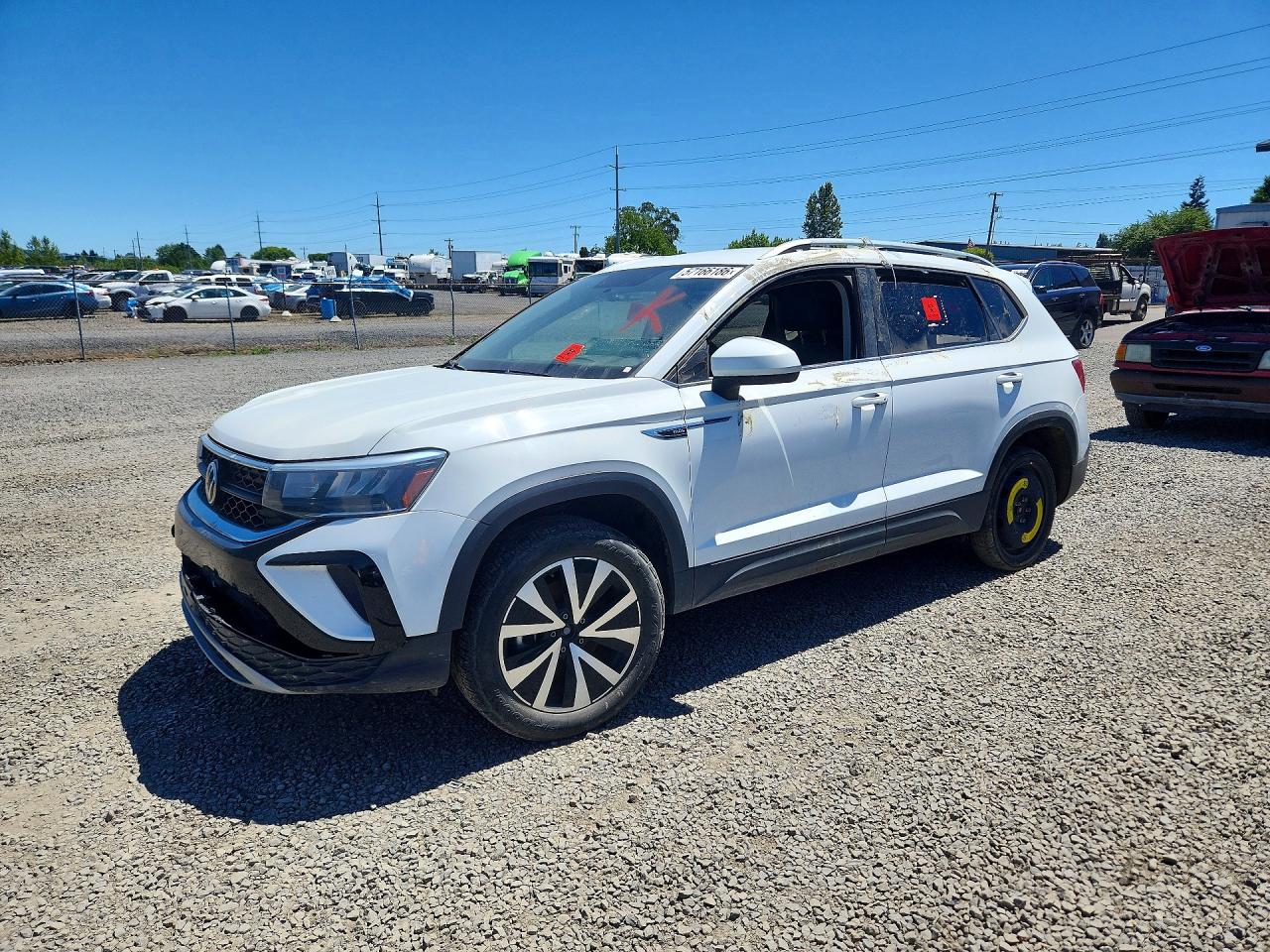 2022 Volkswagen Taos SE, VIN 3VVWX7B28NM043102 — Перед