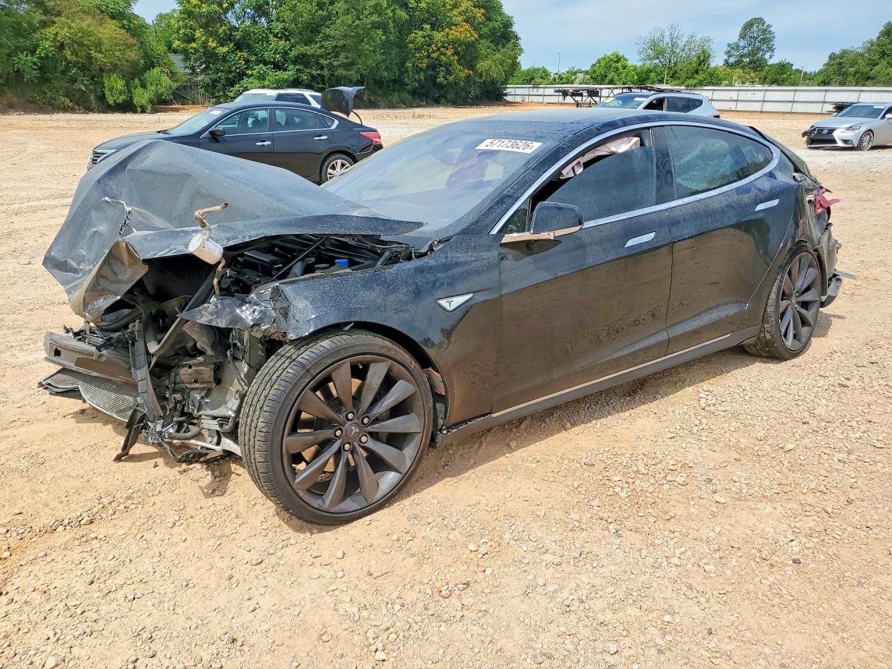 2016 Tesla Model S 90D, VIN 5YJSA1E23GF127066 — Перед