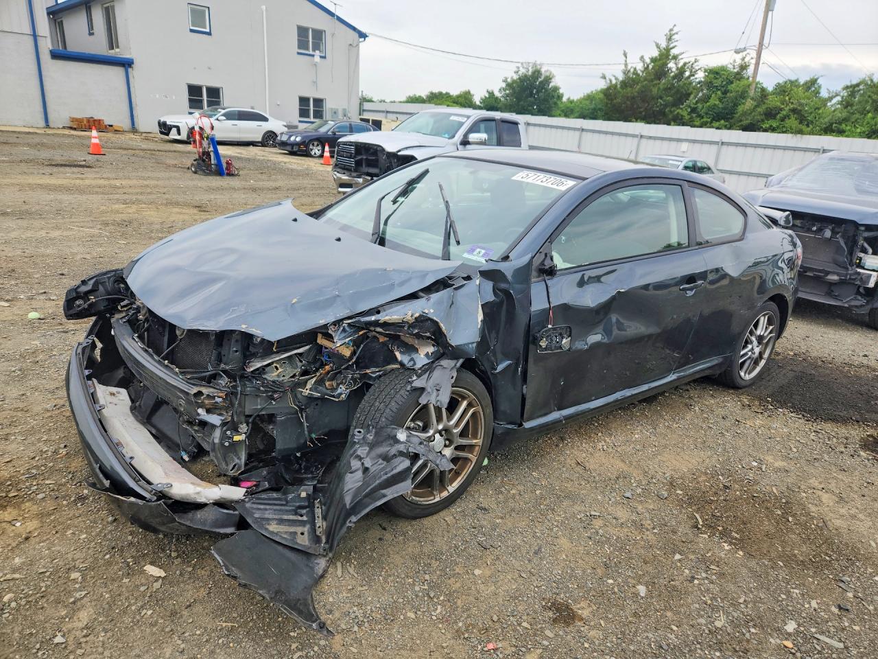 2009 Scion tC, VIN JTKDE167190283947 — Перед