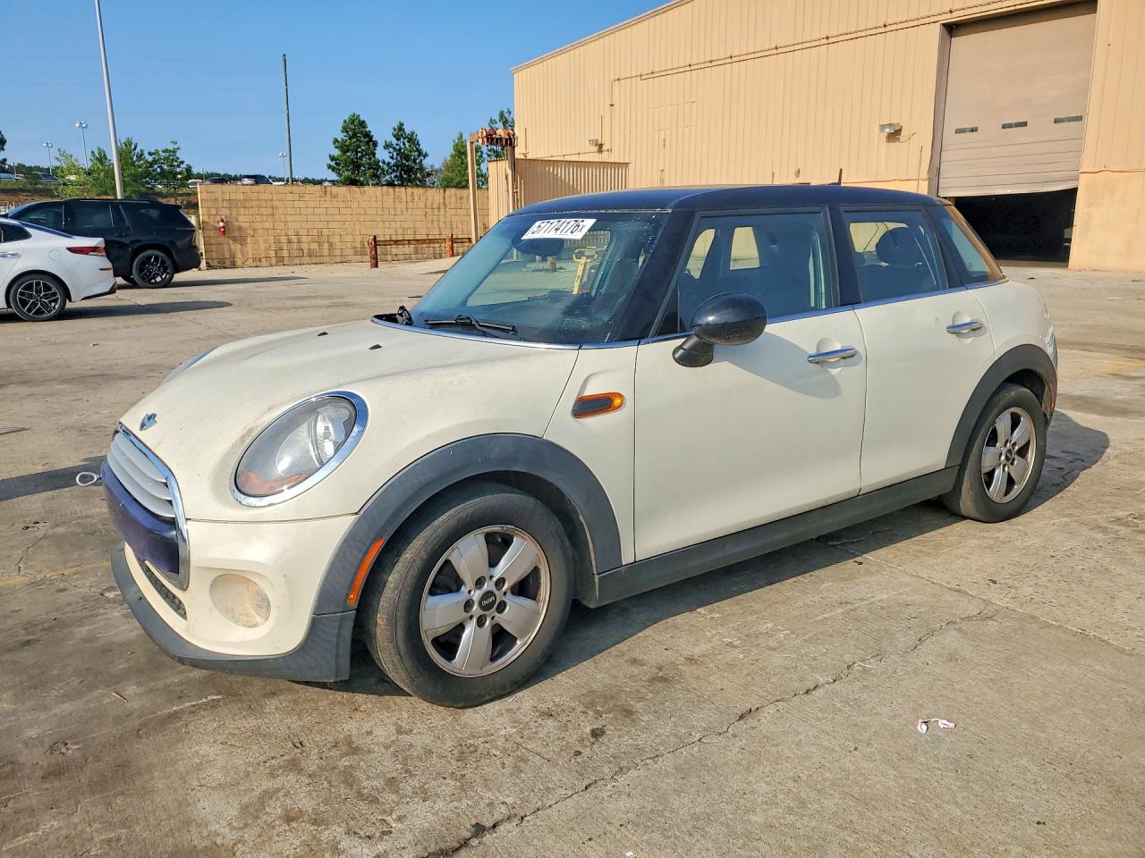 2015 MINI Hardtop 4 Door, VIN WMWXS5C5XFT837582 — Minor dents and scratches