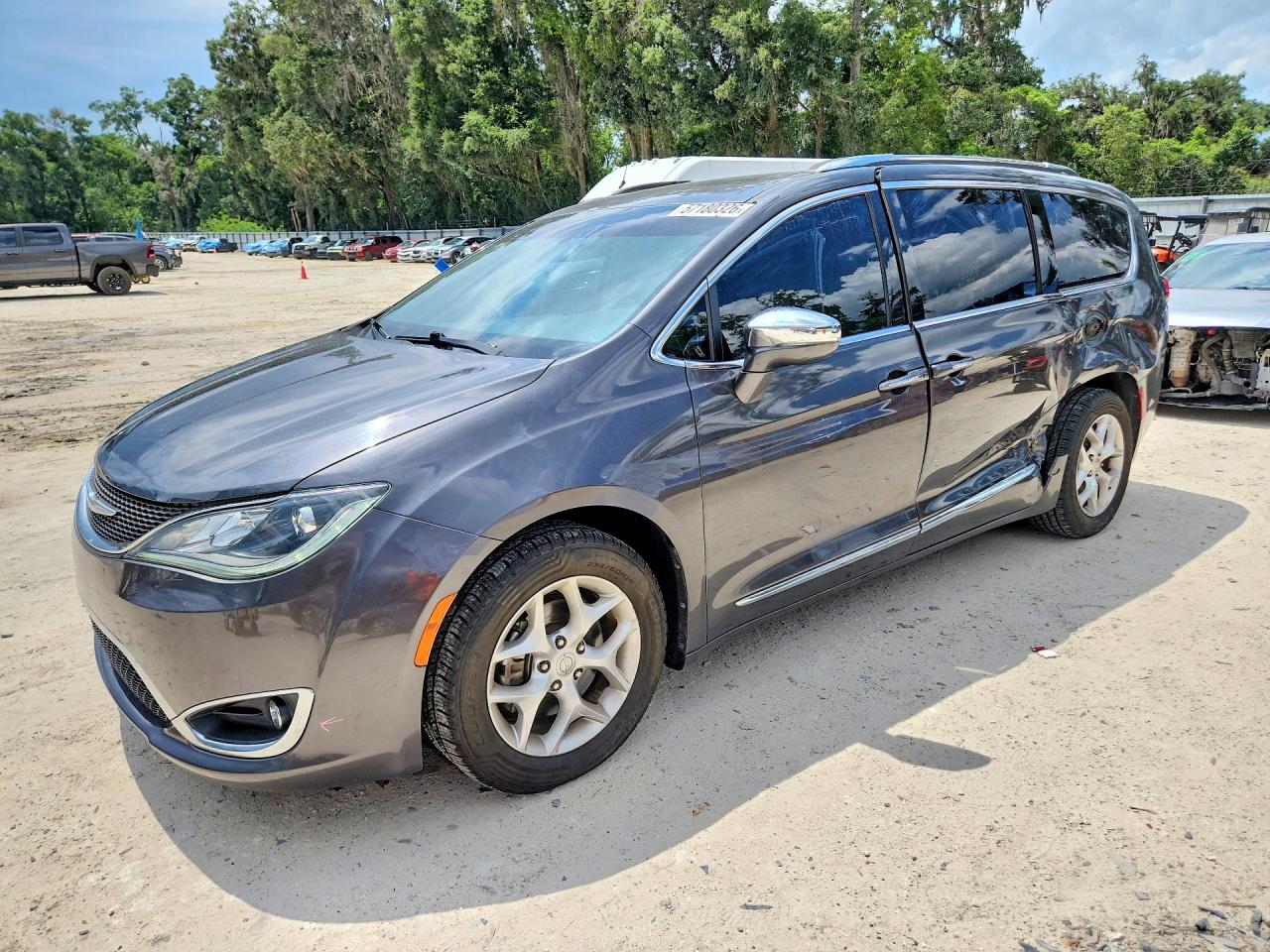 2020 Chrysler Pacifica Limited, VIN 2C4RC1GGXLR290264 — Бок