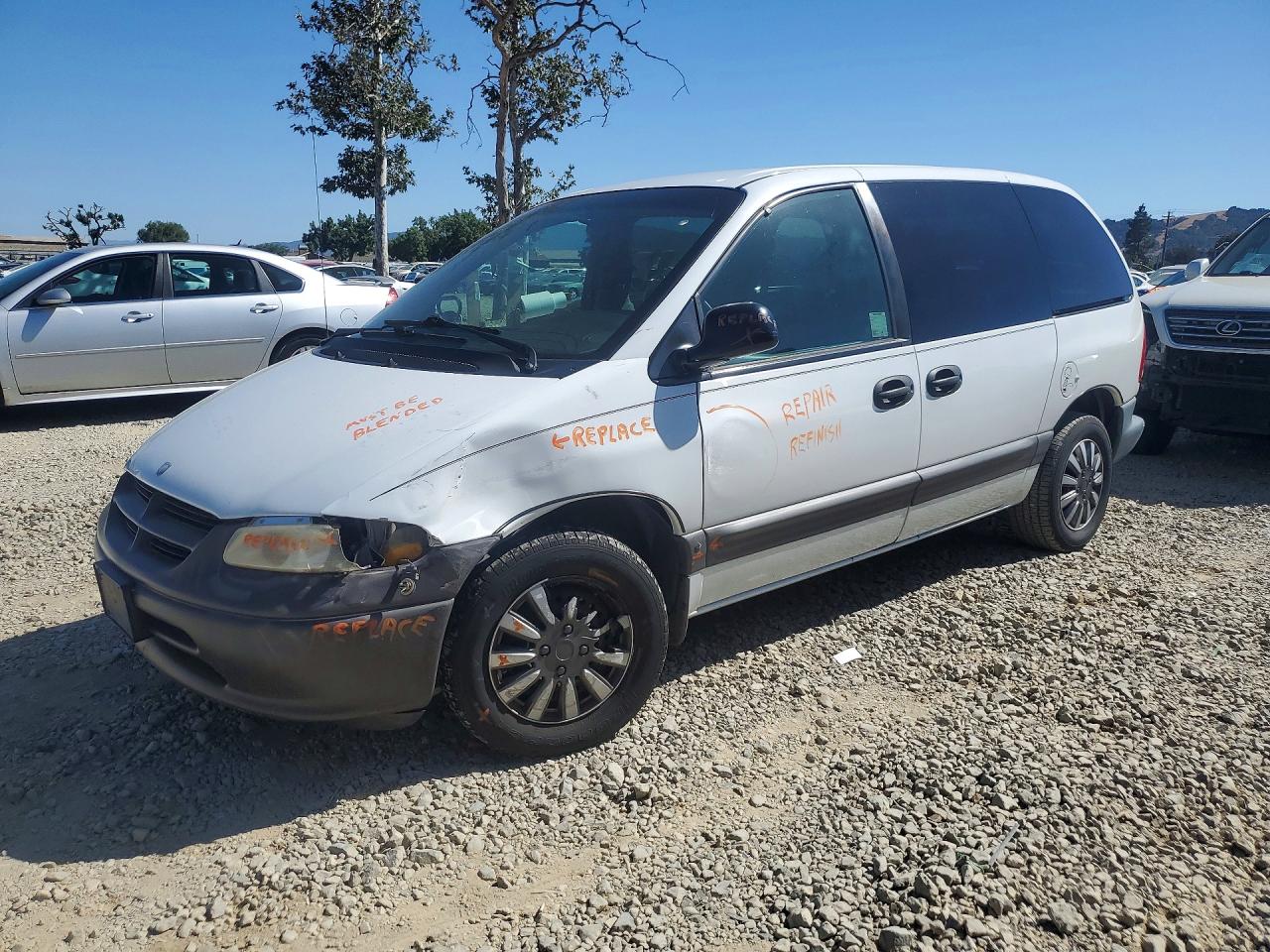 1998 Dodge Caravan SE, VIN 1B4GP45R5WB721532 — Перед