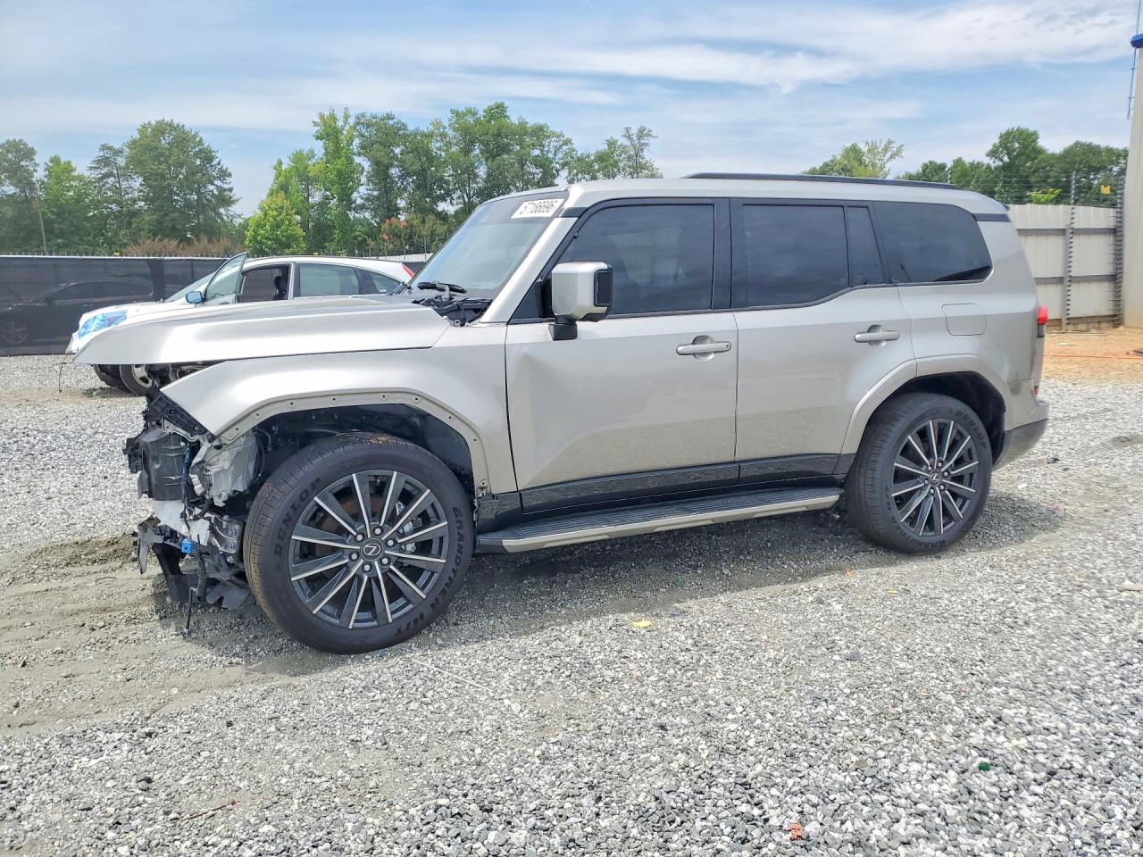 2025 Lexus GX 550 Luxury+, VIN JTJVBCDX6S5060960 — Front end
