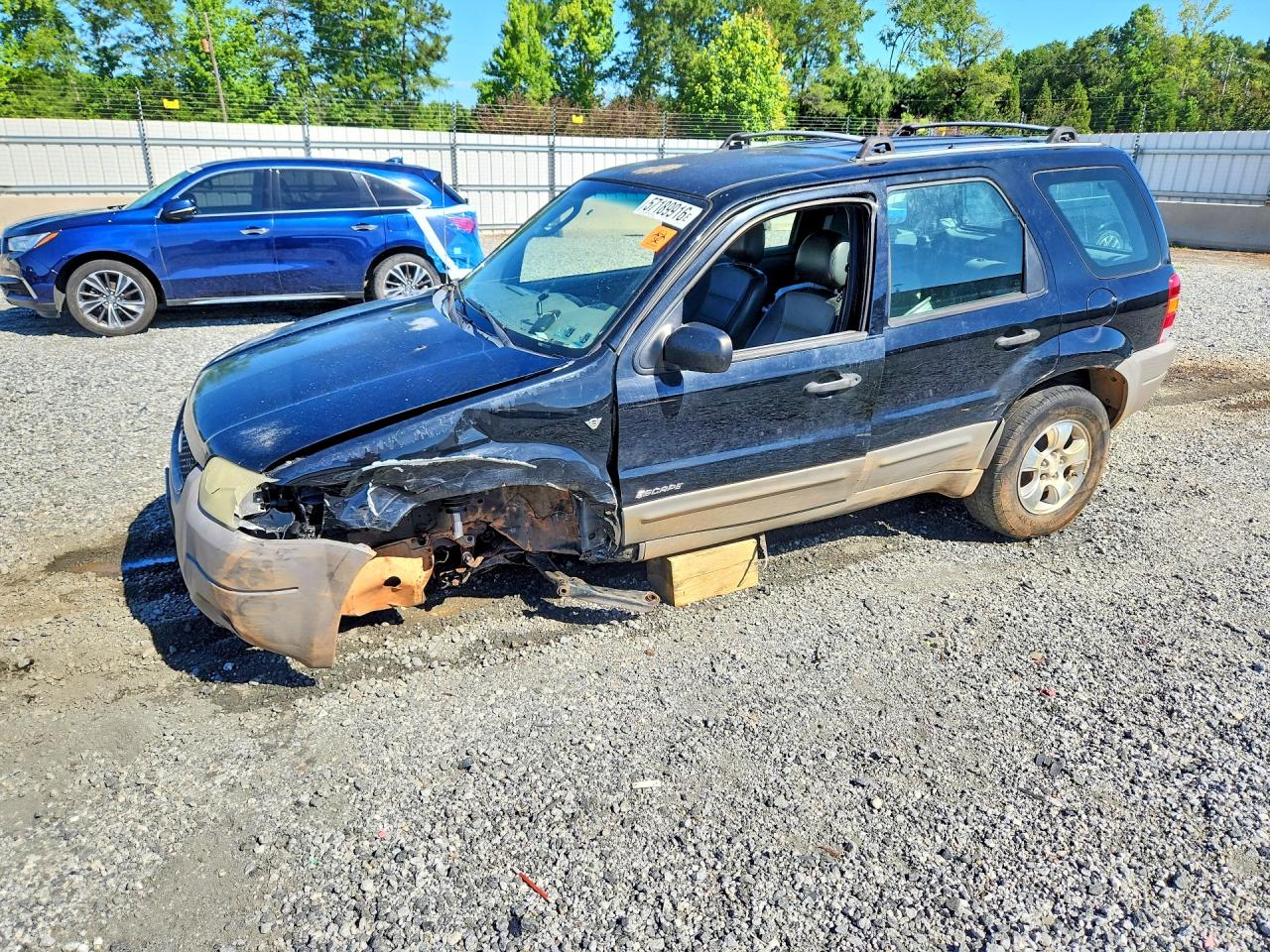 2001 Ford Escape XLS, VIN 1FMYU021X1KF11942 — Перед