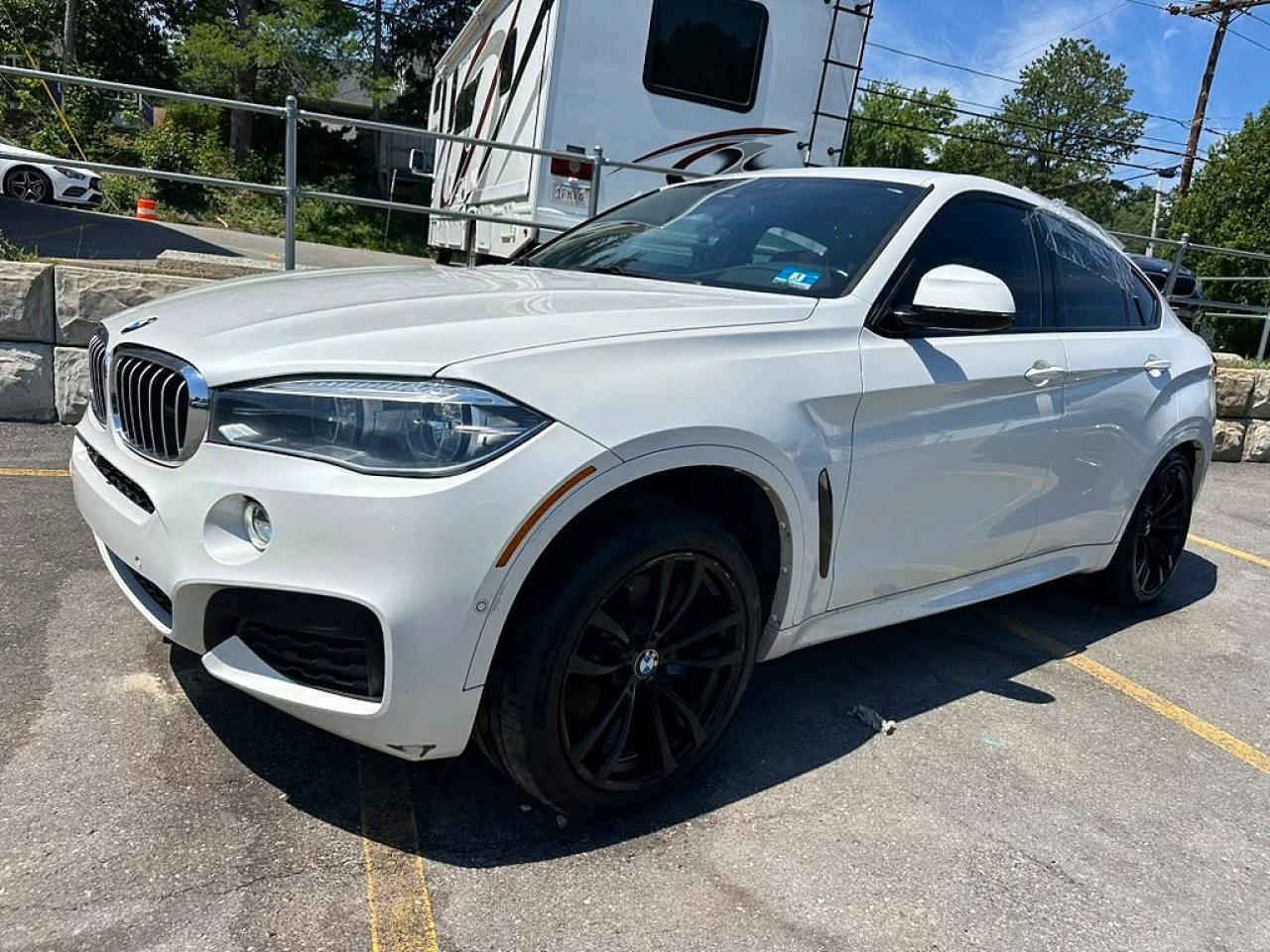 2018 BMW X6 xDrive50i, VIN 5UXKU6C59J0W38979 — Minor dents and scratches