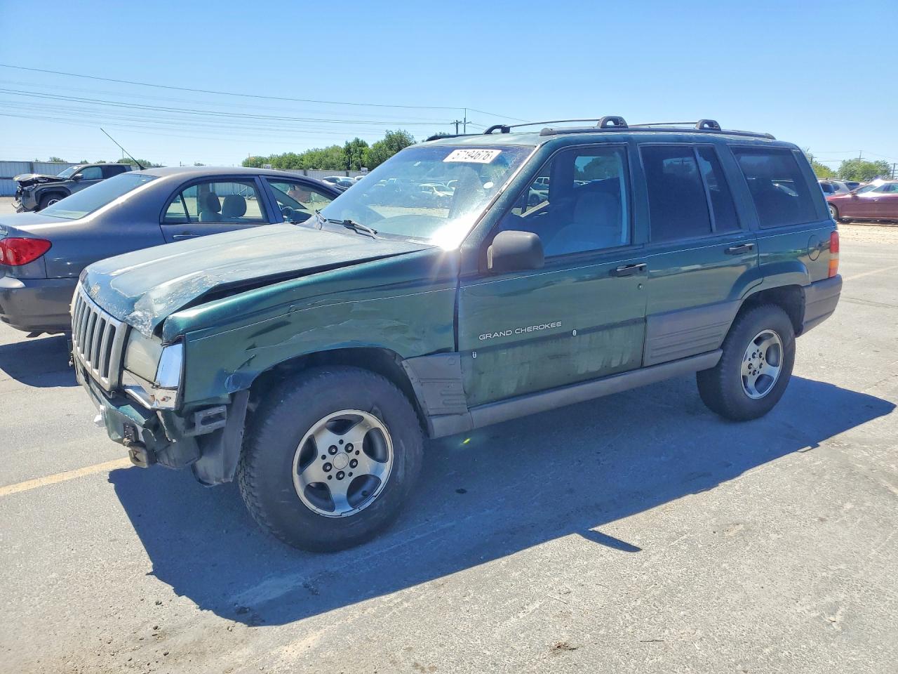 1996 Jeep Grand Cherokee Laredo, VIN 1J4FX58S6TC173642 — Front end