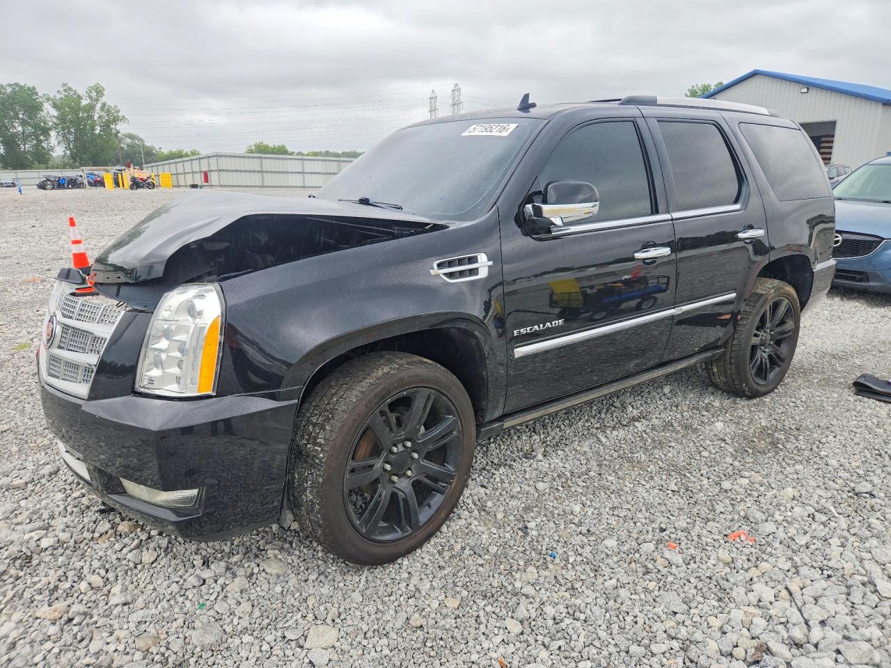 2013 Cadillac Escalade Platinum Edition, VIN 1GYS4DEF1DR297986 — Front end