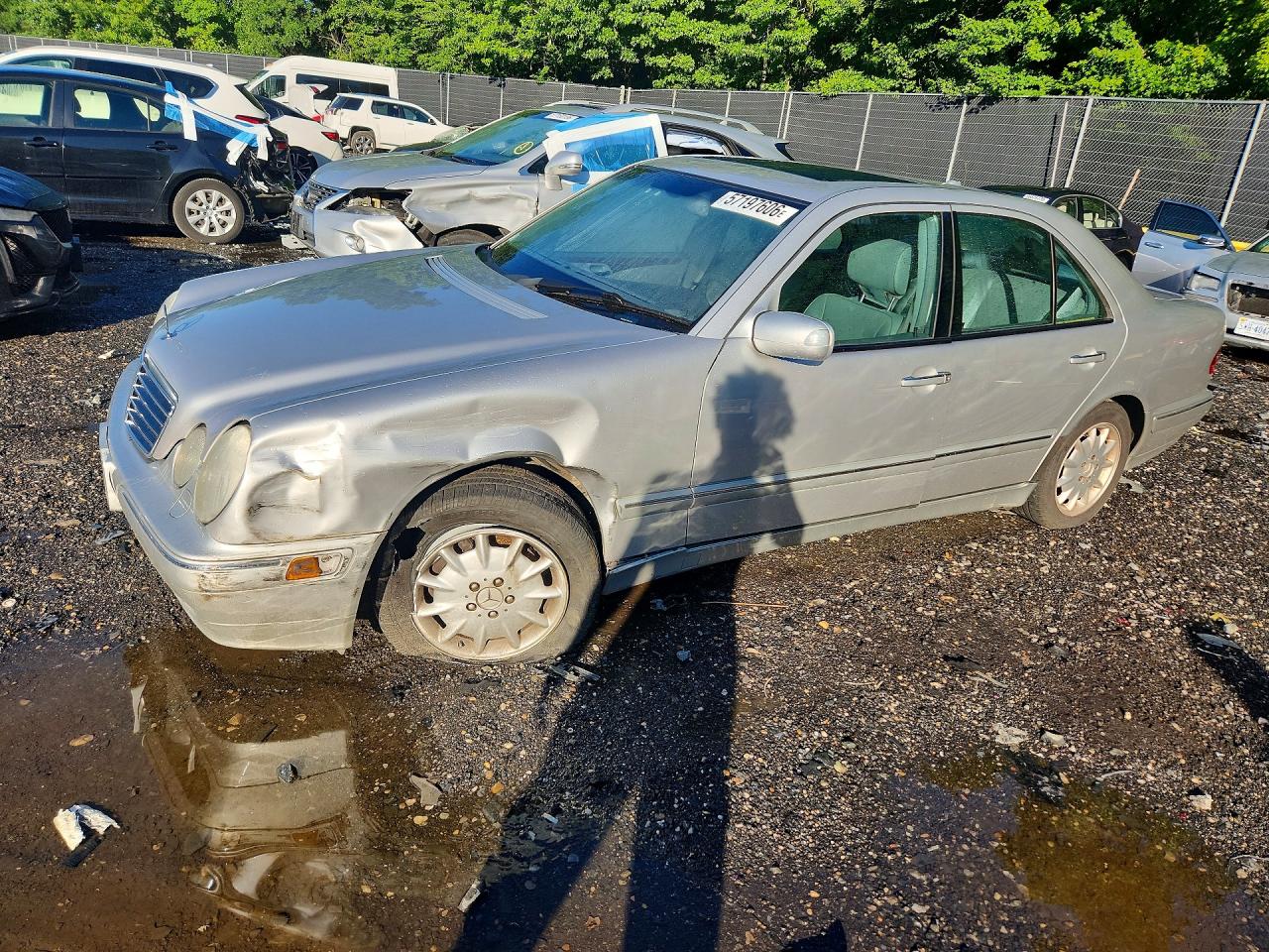 2001 Mercedes-Benz E 320/430 4 Matic, VIN WDBJF82J61X054336 — Front end