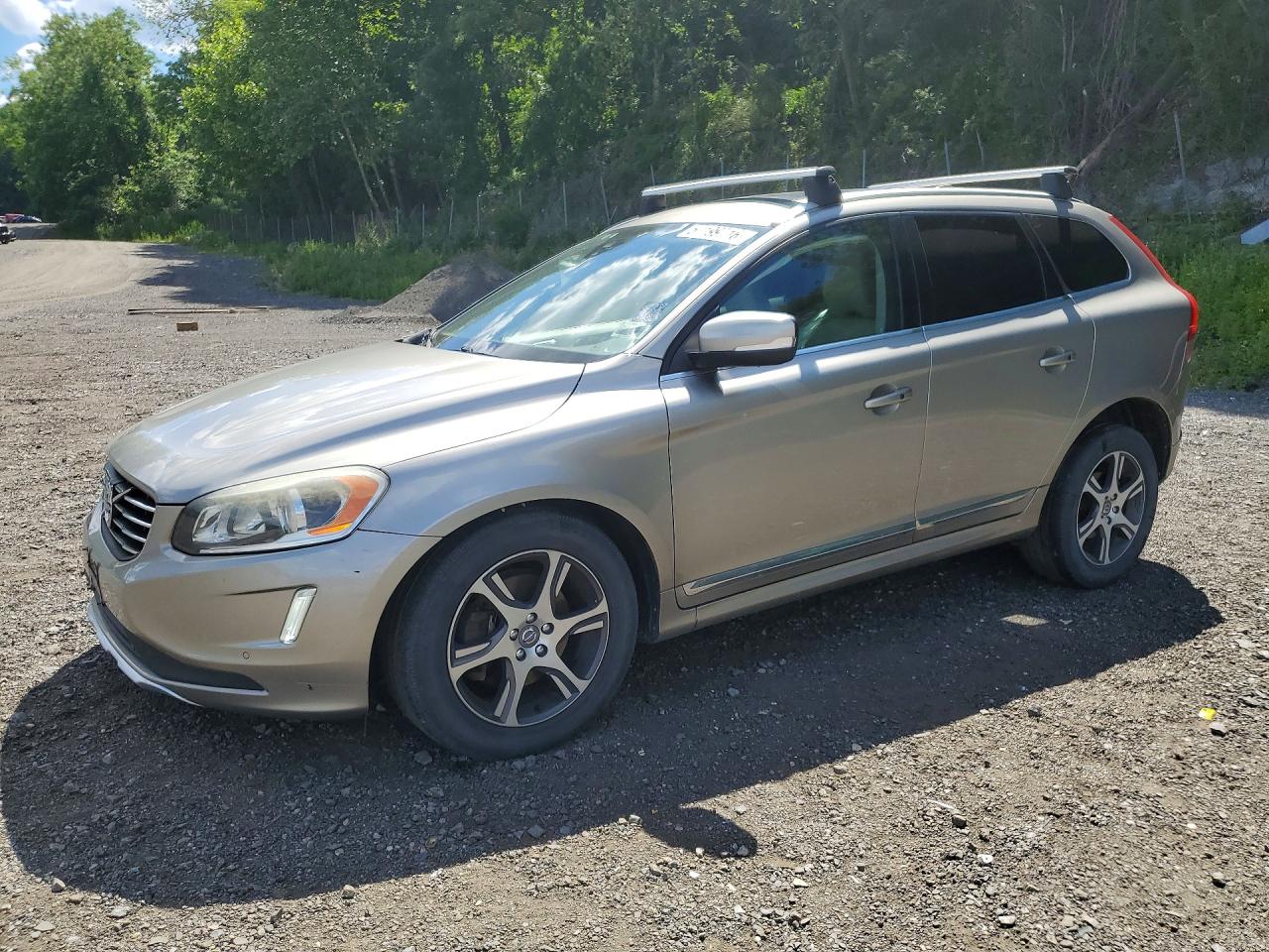 2015 Volvo XC60 T6, VIN YV4902RK3F2751577 — Front end