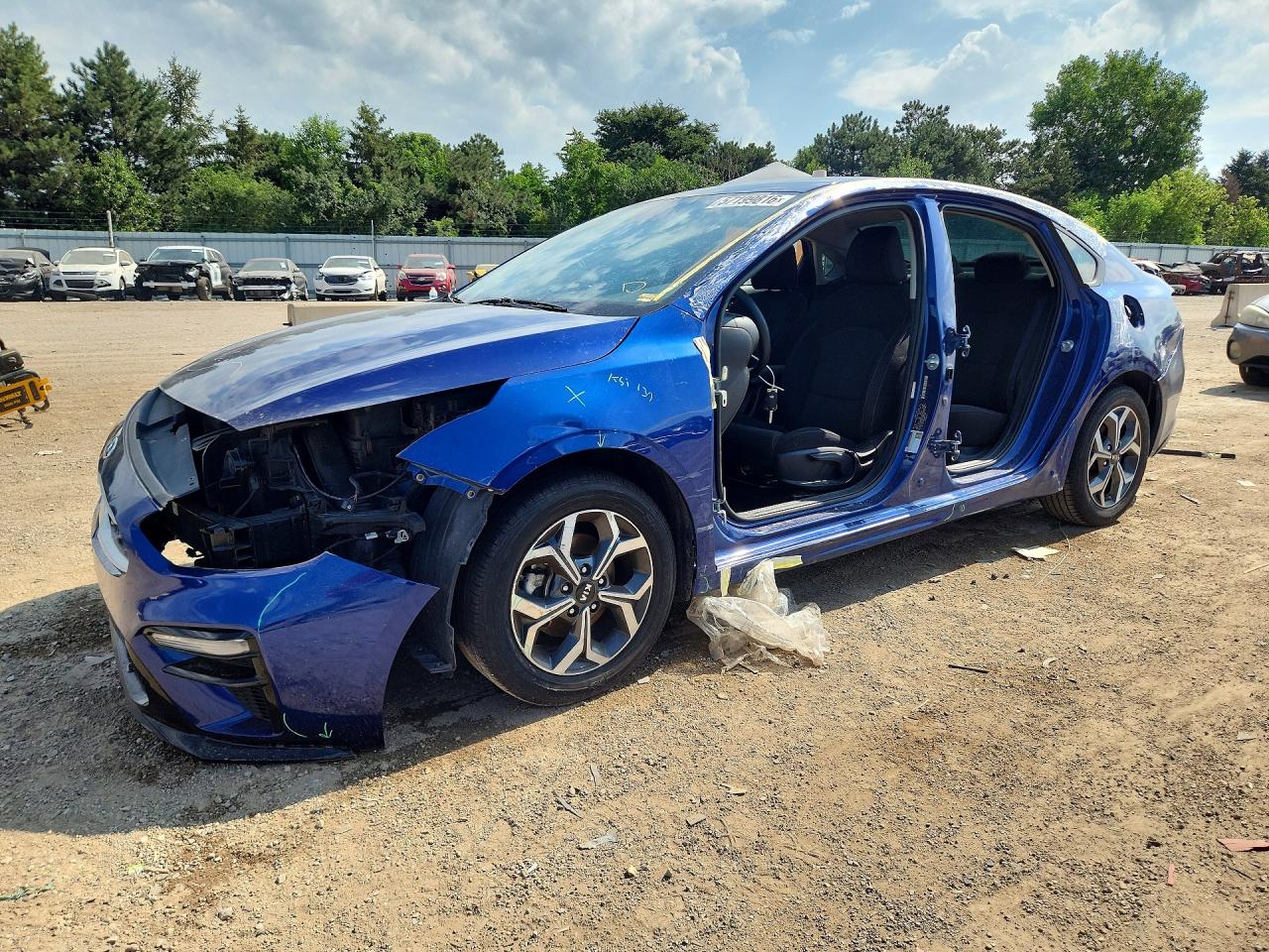 2021 Kia Forte LXS, VIN 3KPF24AD6ME325231 — Side