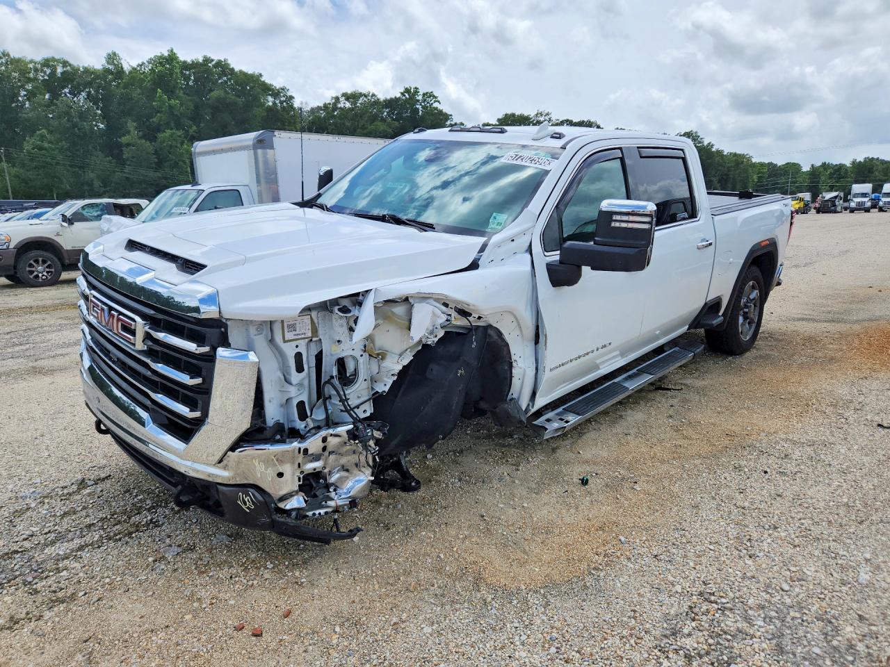 2025 GMC Sierra 2500HD SLT, VIN 1GT4UNEY2SF185072 — Front end