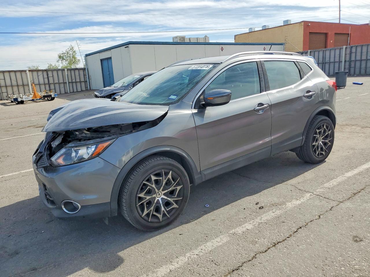 2018 Nissan Rogue SV, VIN JN1BJ1CR5JW259705 — Front end