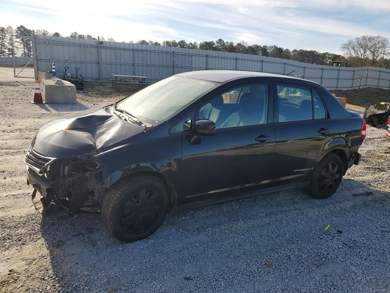 2011 Nissan Versa S, VIN 3N1BC1AP5BL424218 — Front end