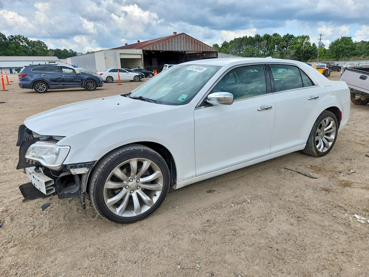 2018 Chrysler 300 Limited, VIN 2C3CCAEG7JH142685 — Front end