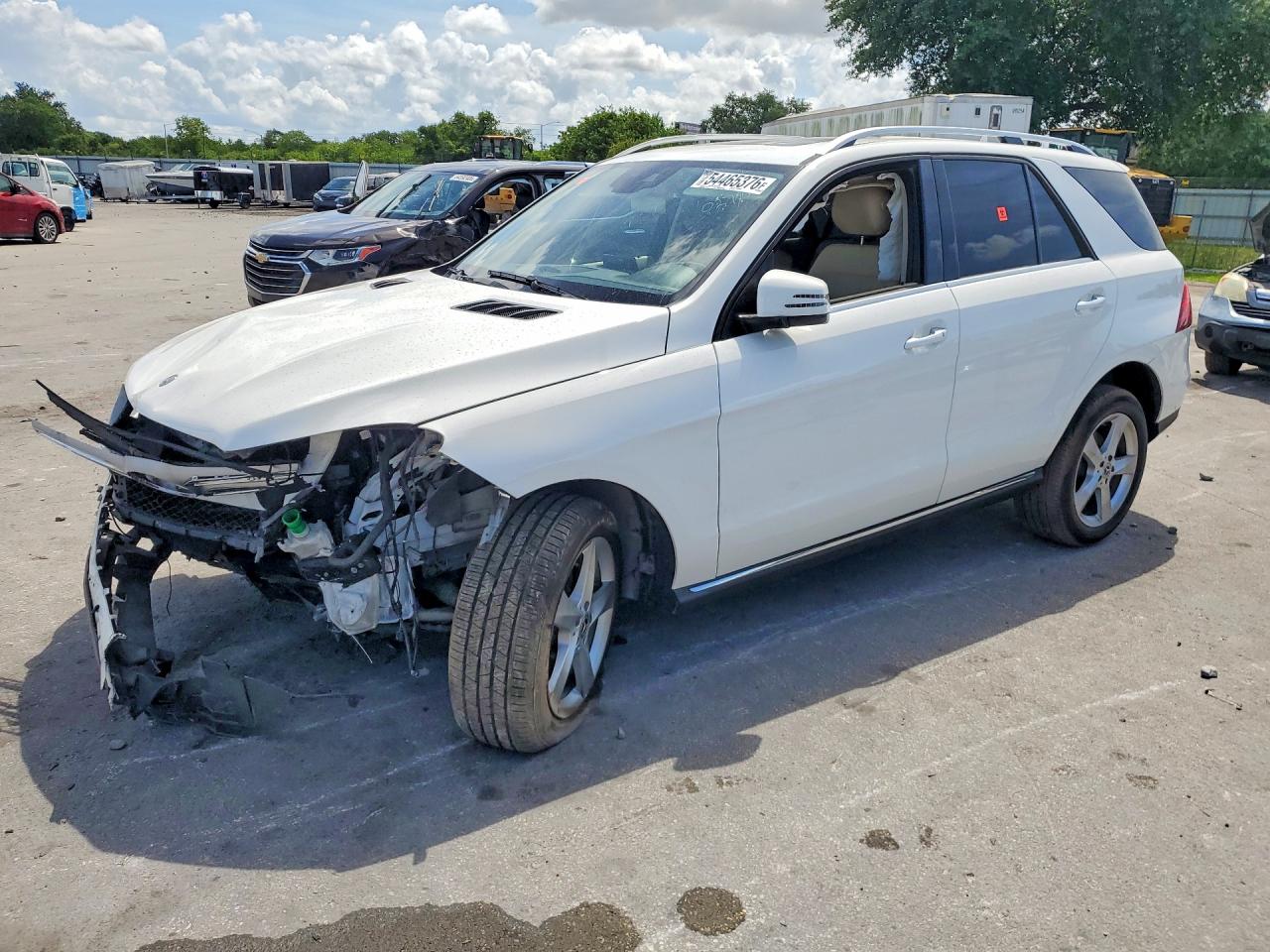 2018 Mercedes-Benz GLE 350, VIN 4JGDA5HB9JB070275 — Front end