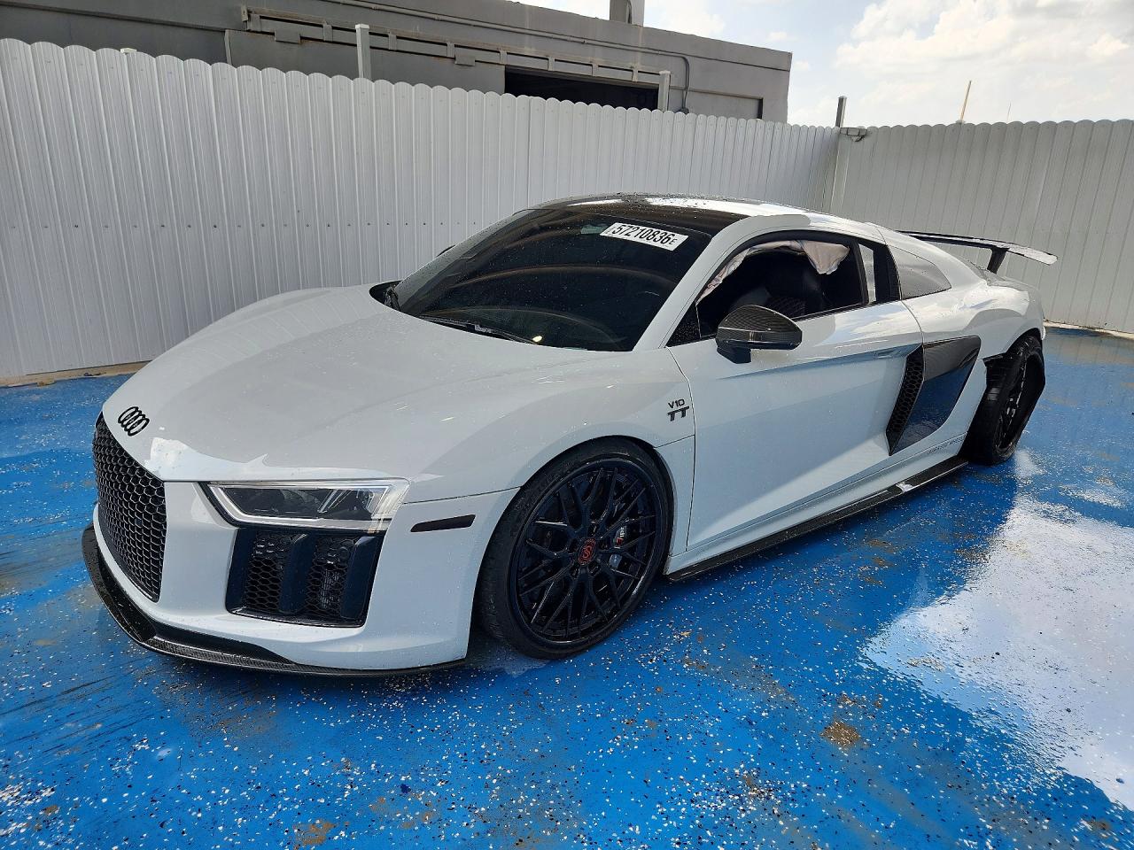 2017 Audi R8 V10 plus, VIN WUAKBAFXXH7903954 — Rear end