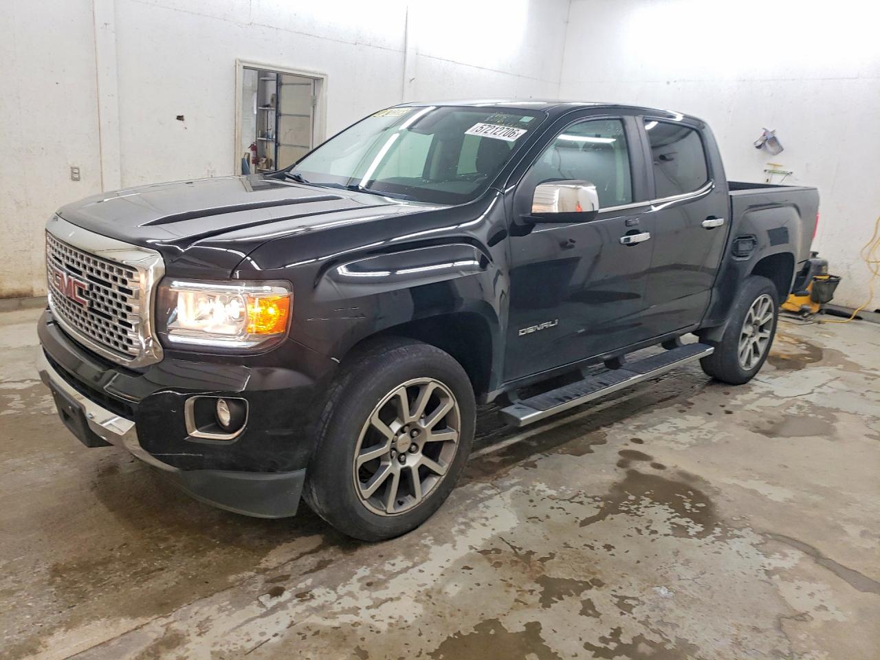 2018 GMC Canyon 4WD Denali, VIN 1GTG6EEN1J1249885 — Rear end