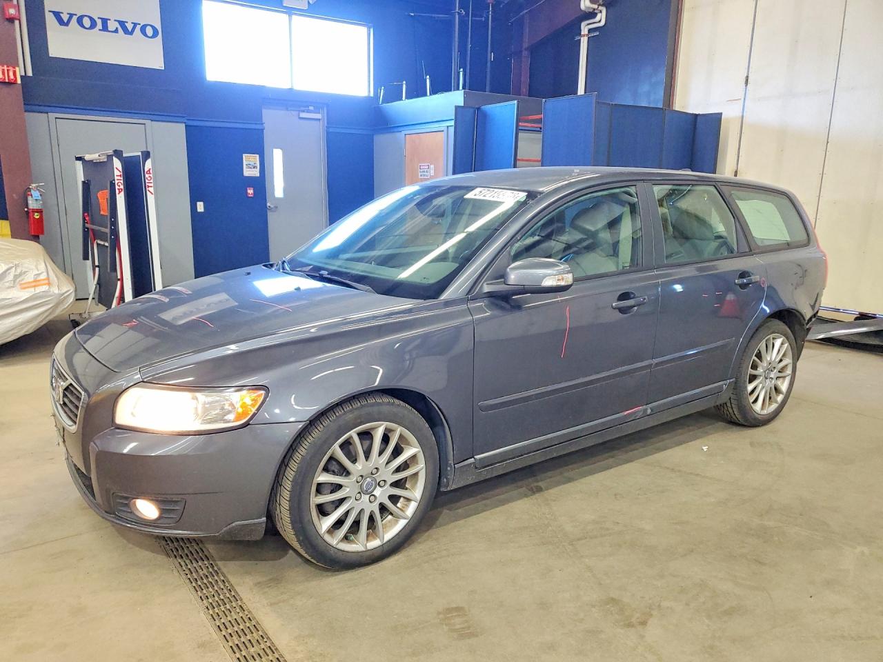 2010 Volvo V50, VIN YV1382MW8A2532693 — Rear end
