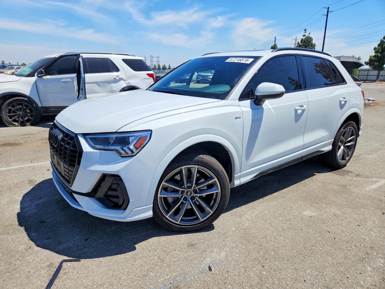 2023 Audi Q3 S line Premium Plus, VIN WA1EECF3XP1025609 — Бок