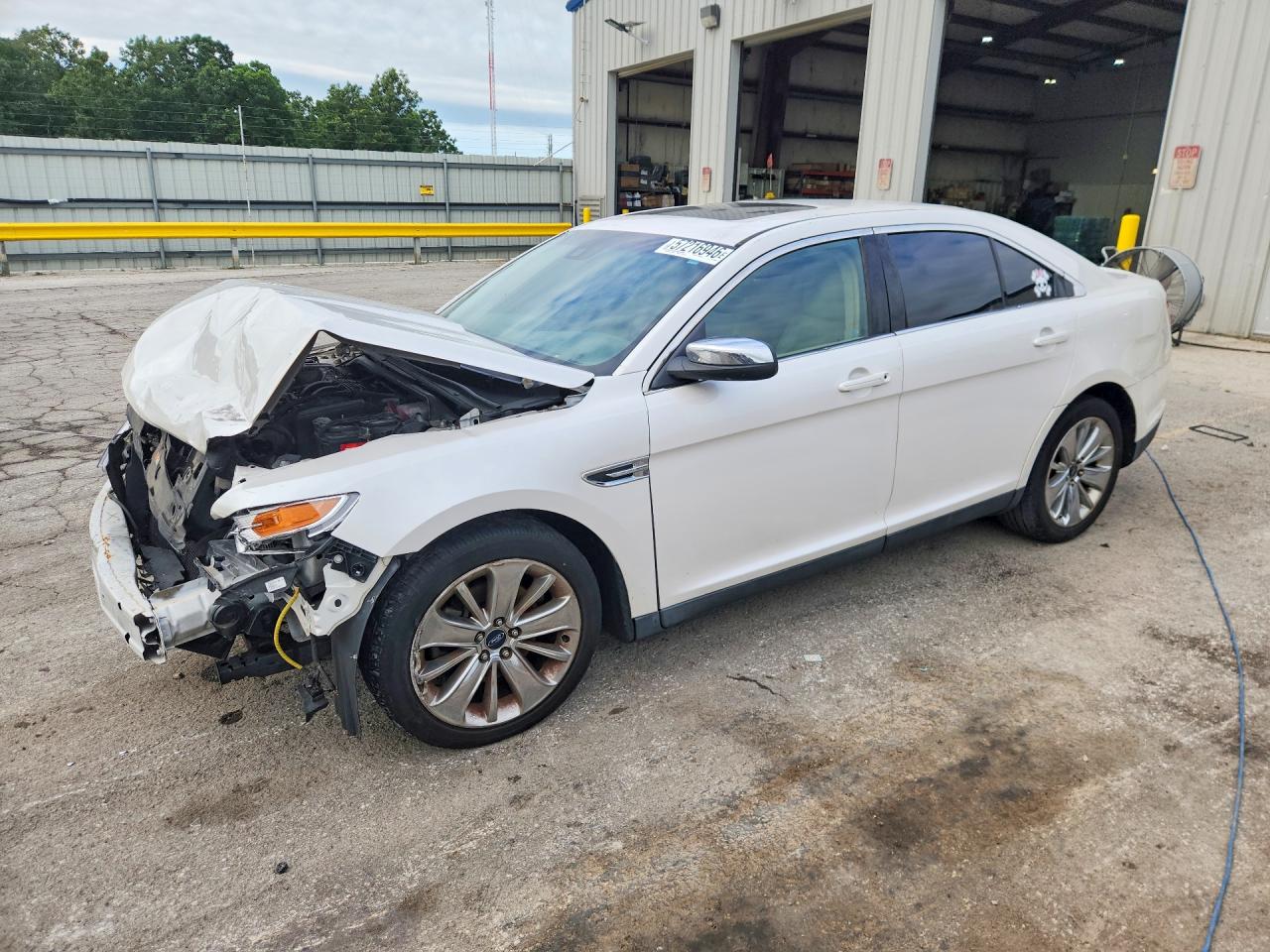 2011 Ford Taurus Limited, VIN 1FAHP2FW2BG148883 — Front end