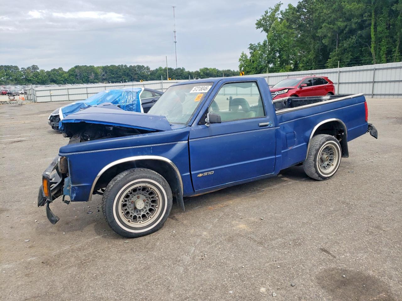 1991 Chevrolet S-10 EL, VIN 1GCCS14A2M8244689 — Front end