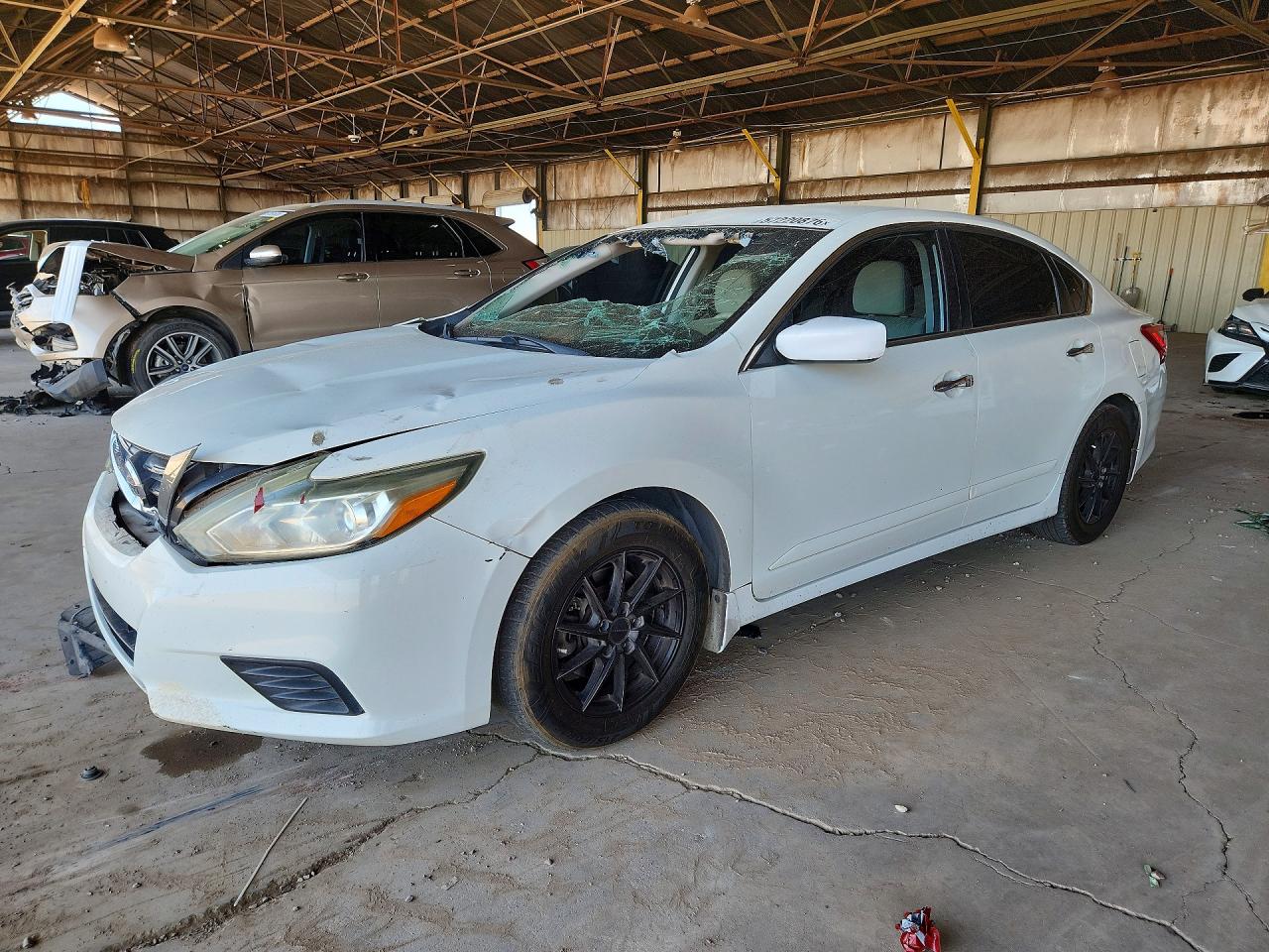 2017 Nissan Altima SR, VIN 1N4AL3AP0HN343825 — Front end