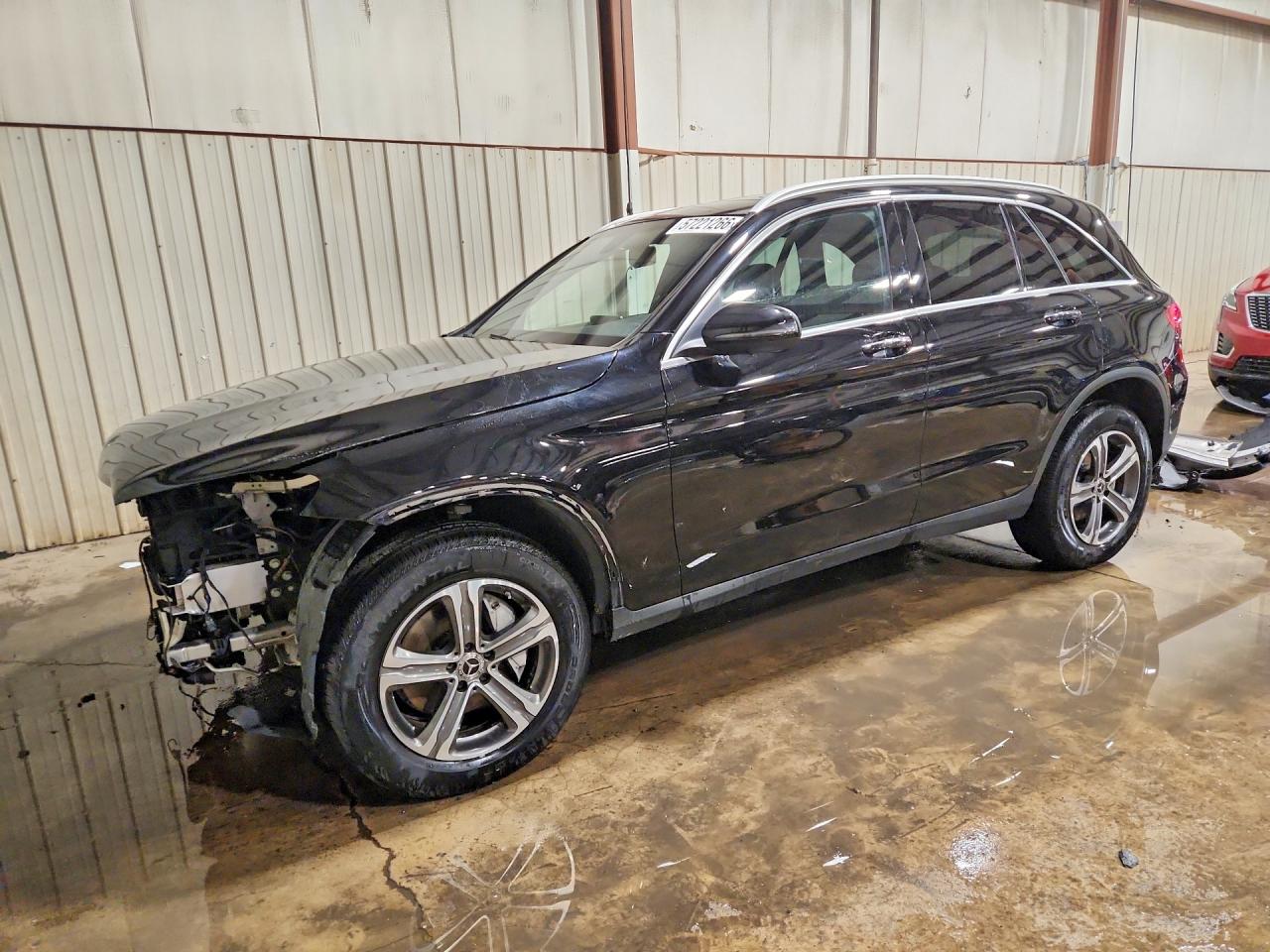 2017 Mercedes-Benz GLC 300, VIN WDC0G4KB7HV006551 — Front end