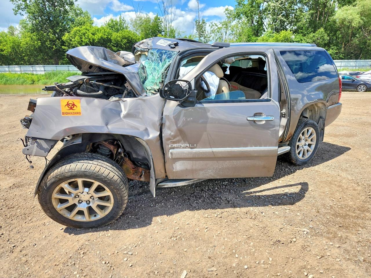 2013 GMC Yukon XL Denali, VIN 1GKS2MEF5DR105548 — По всему кузову