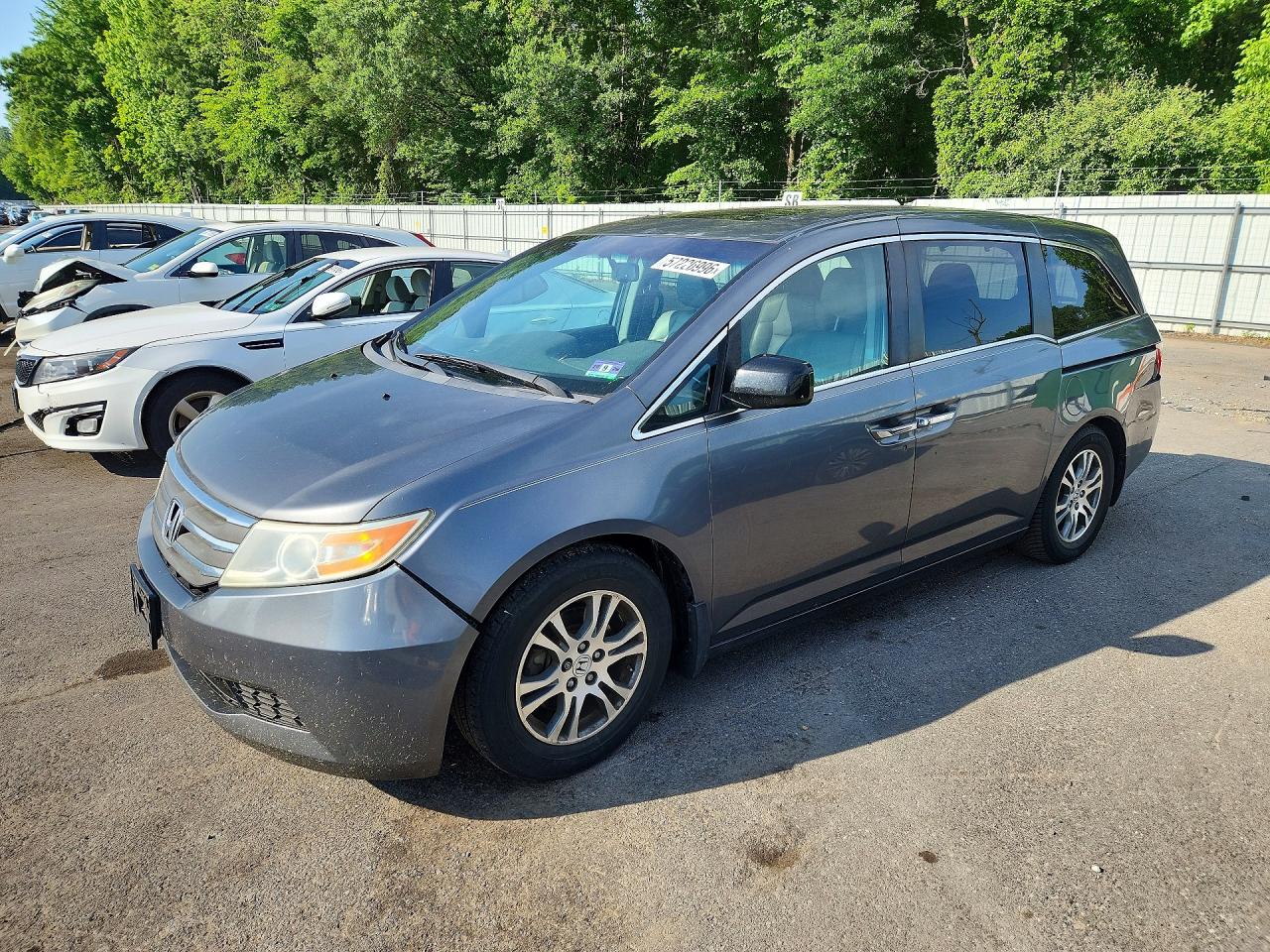 2012 Honda Odyssey EX-L, VIN 5FNRL5H61CB015262 — Minor dents and scratches