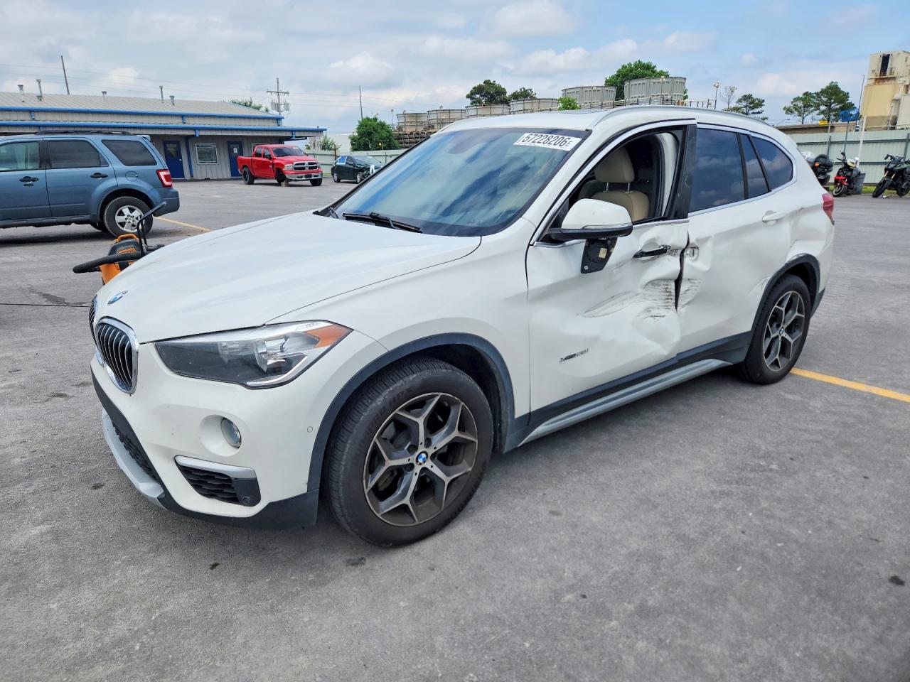 2018 BMW X1 xDrive28i, VIN WBXHT3C33J5K21133 — Side