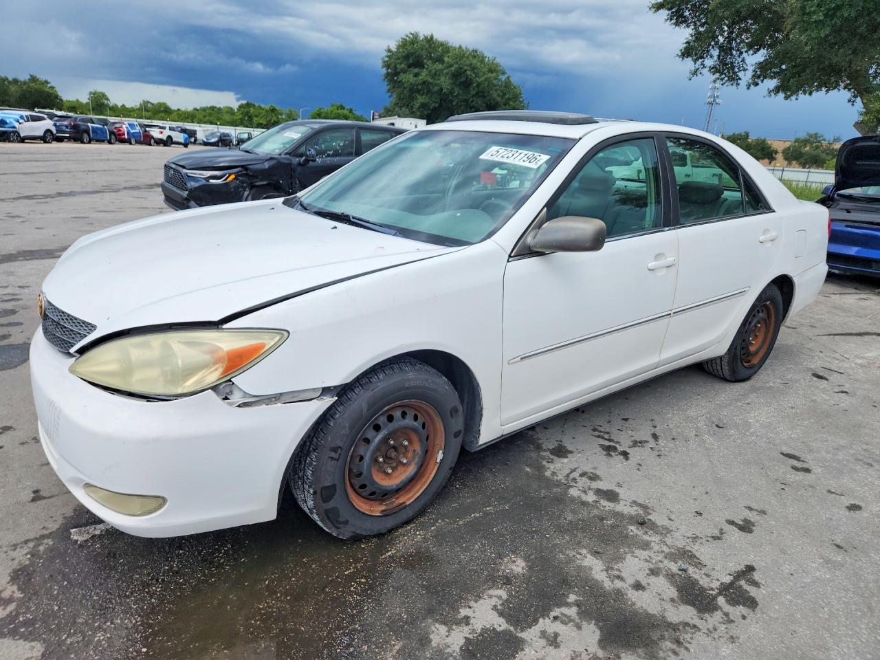 2004 Toyota Camry XLE, VIN 4T1BE30K34U313437 — Front end