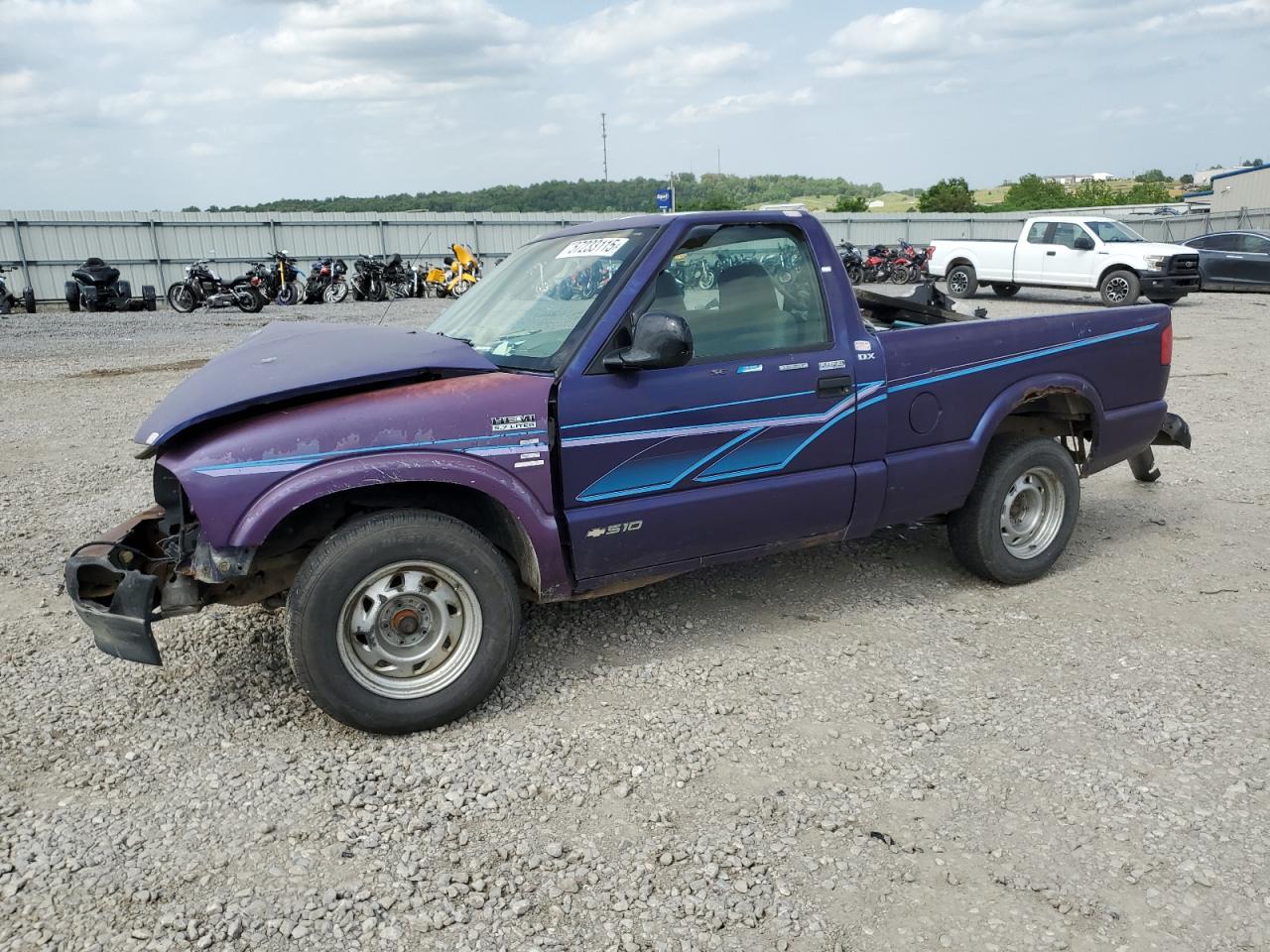 1995 Chevrolet S-10, VIN 1GCCS1441SK132573 — Front end