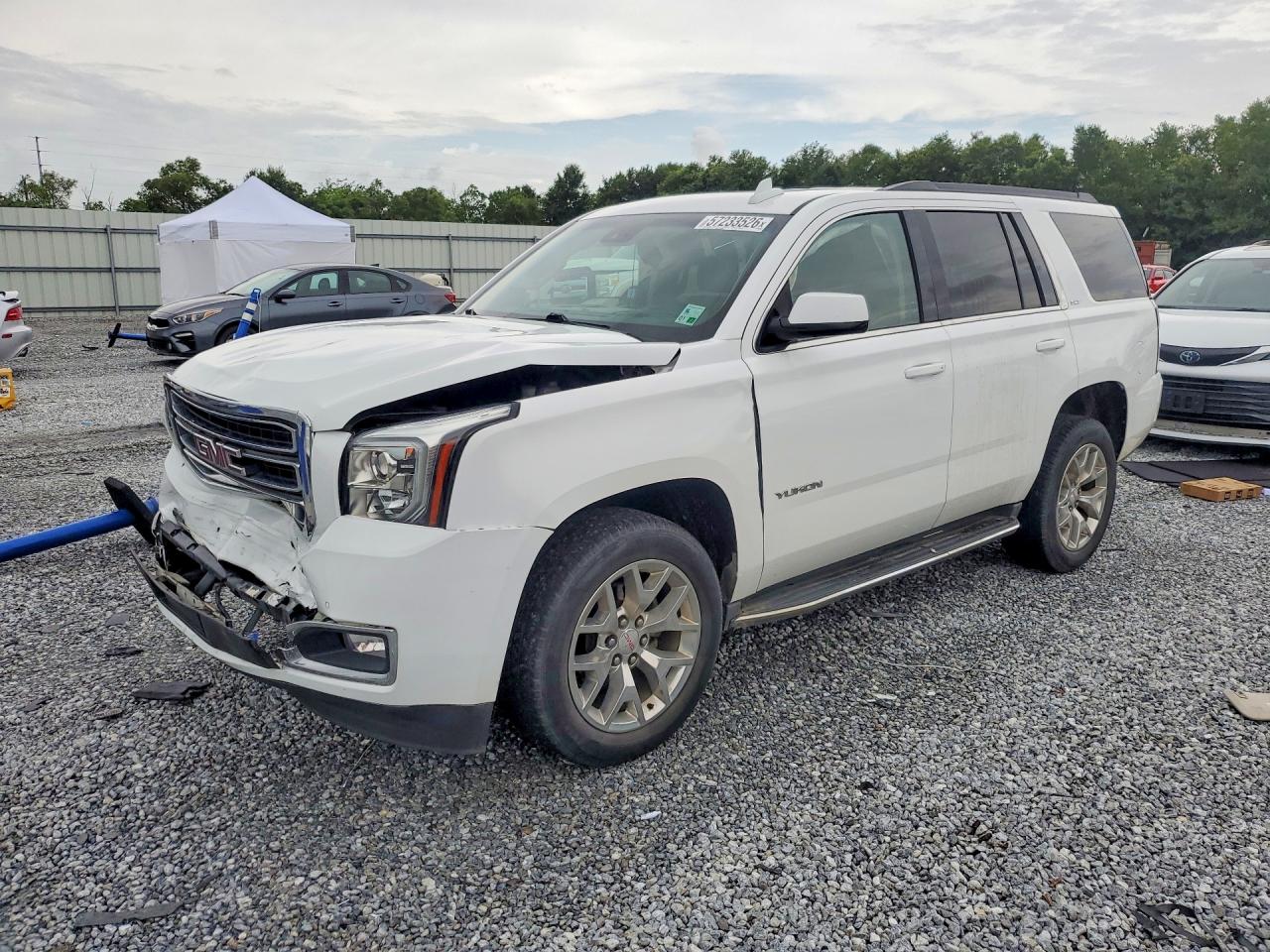 2016 GMC Yukon SLT, VIN 1GKS1BKC6GR239877 — Перед