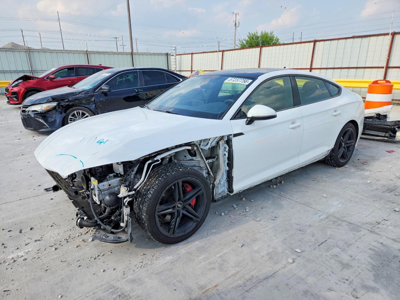 2022 Audi A5 Sportback S line Premium, VIN WAUDACF54NA008829 — Перед