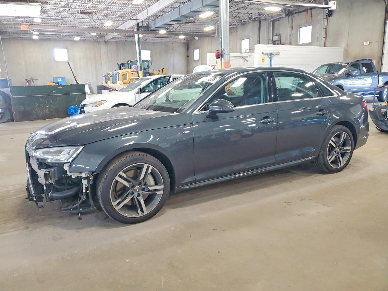 2017 Audi A4 Premium Plus, VIN WAUENAF46HN040229 — Перед