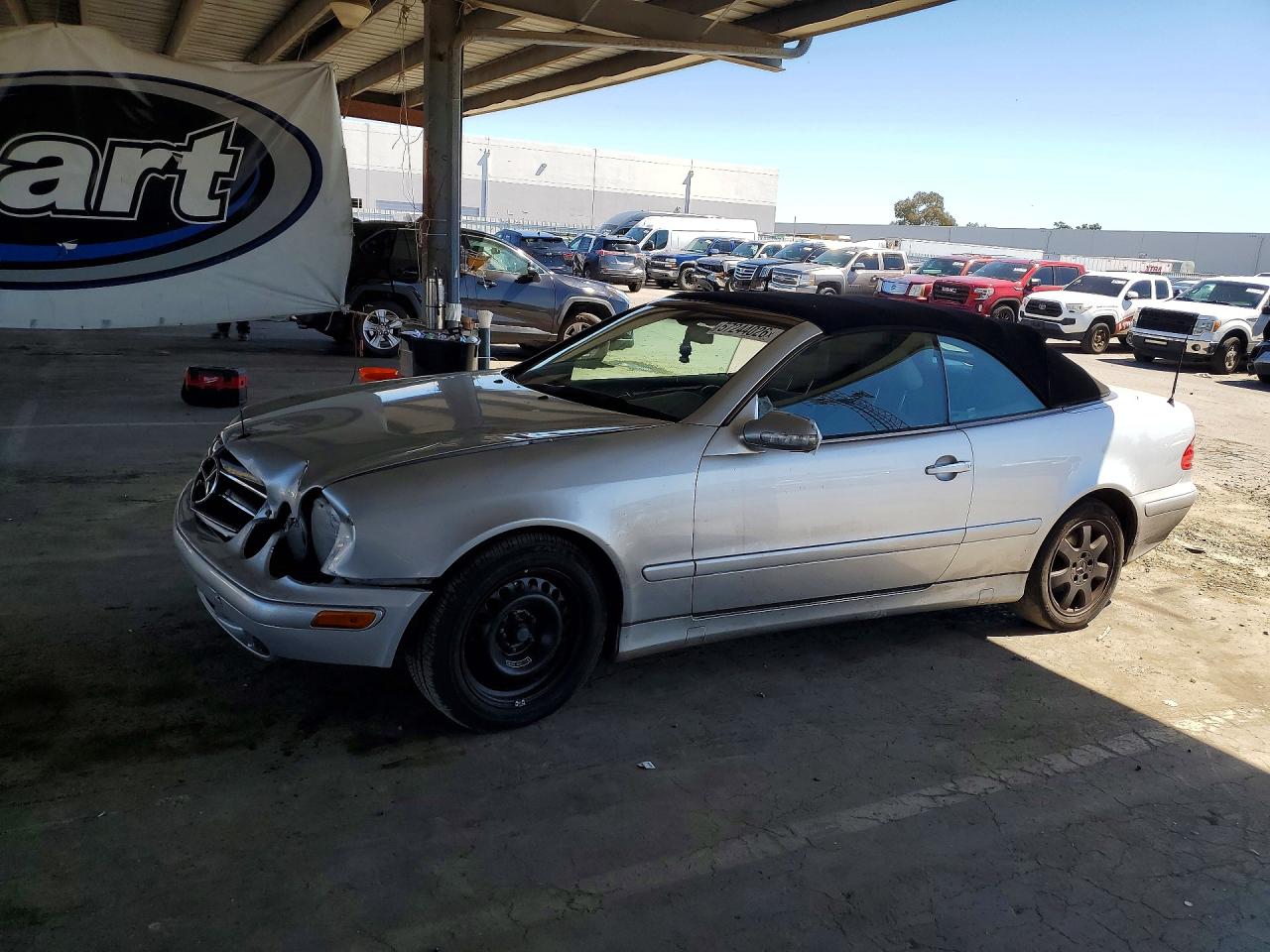 2003 Mercedes-Benz CLK 320, VIN WDBLK65G33T136608 — Front end