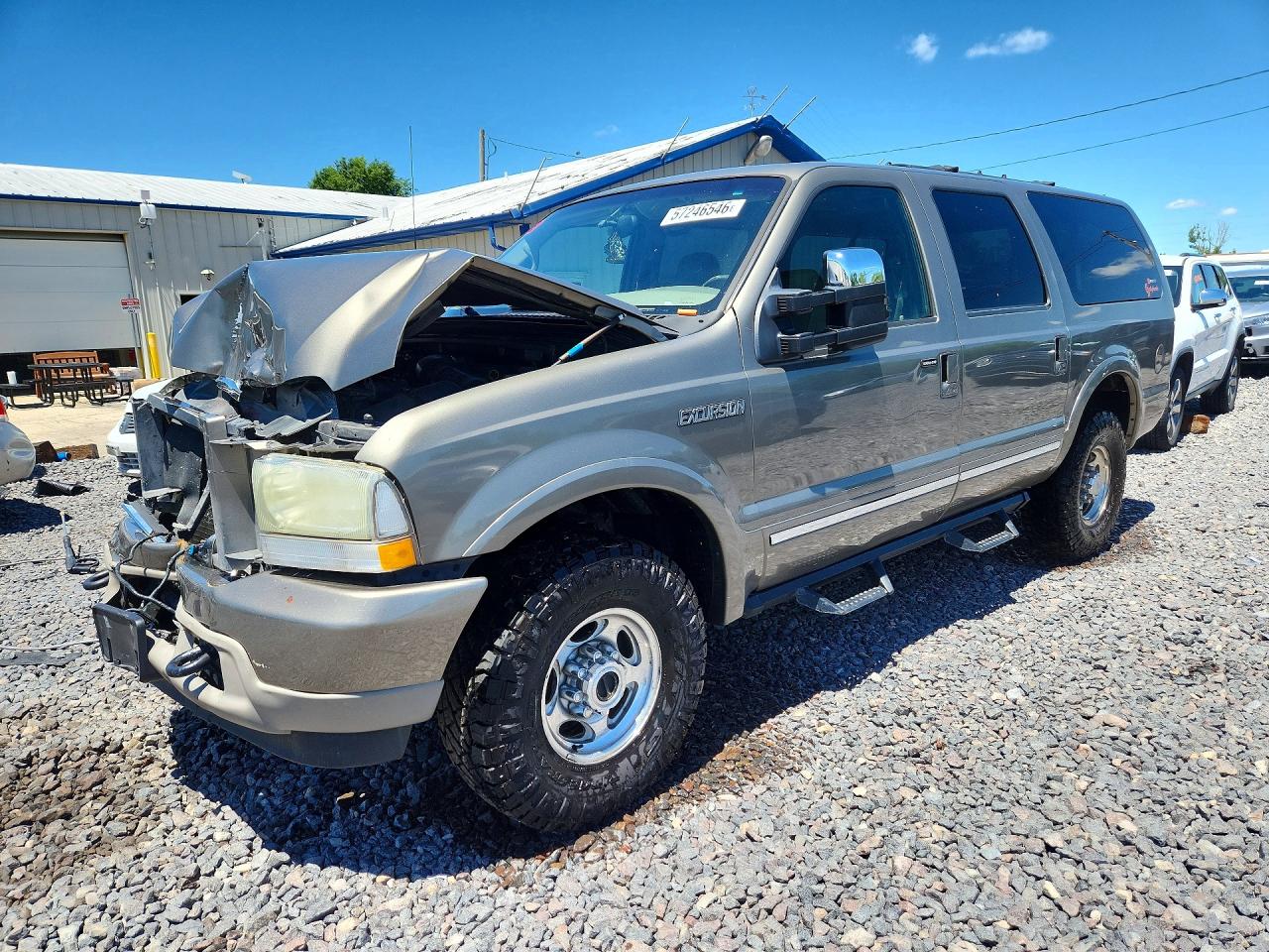 2002 Ford Excursion Limited, VIN 1FMNU43S22EC53787 — Front end