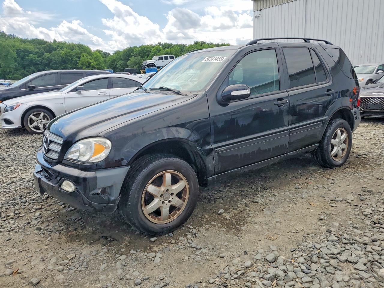 2004 Mercedes-Benz M 350, VIN 4JGAB57E54A501037 — Rear end
