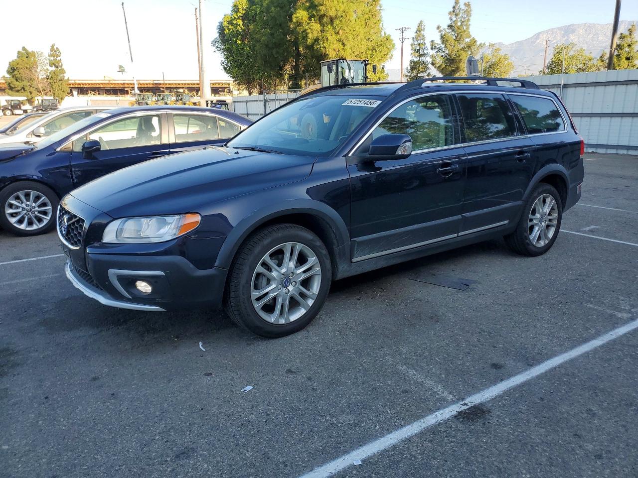 2016 Volvo XC70 T5 Premier, VIN YV4612NK1G1237028 — Rear end