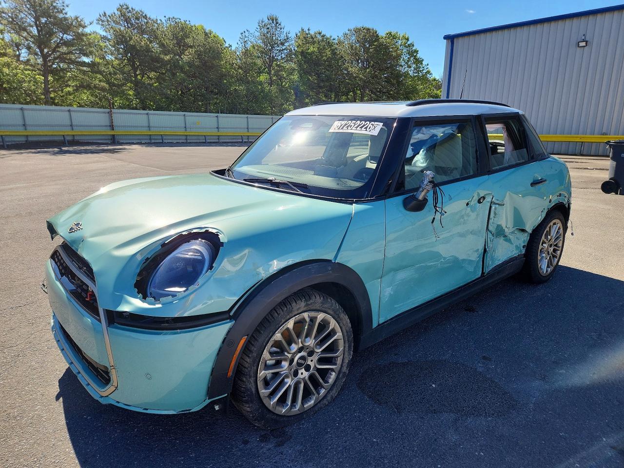 2026 MINI Hardtop 4 Door Cooper S, VIN WMW53GD06T2Y03904 — Перед