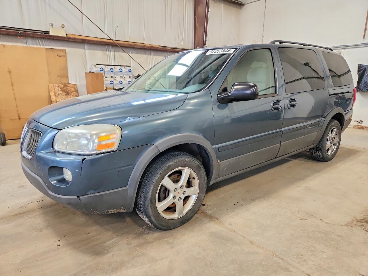 2005 Pontiac Montana 1SB, VIN 1GMDV33L35D253853 — Front end