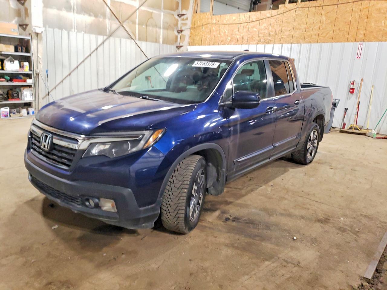 2017 Honda Ridgeline RTL-T, VIN 5FPYK3F67HB011690 — Мелкие вмятины и царапины