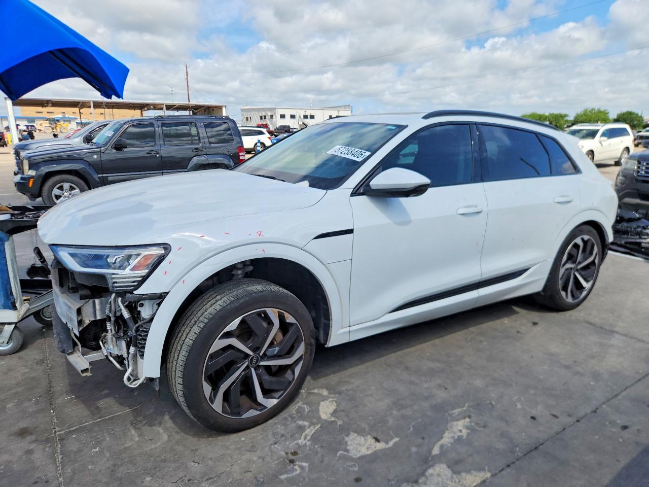 2024 Audi Q8 e-tron Premium Plus, VIN WA15AAGE2RB056043 — Перед