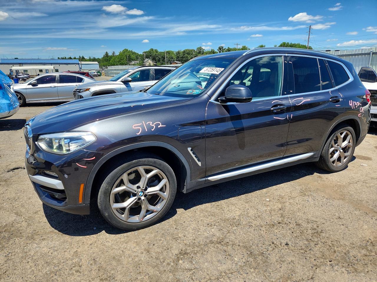 2021 BMW X3 xDrive30e, VIN 5UXTS1C0XM9H46404 — Front end