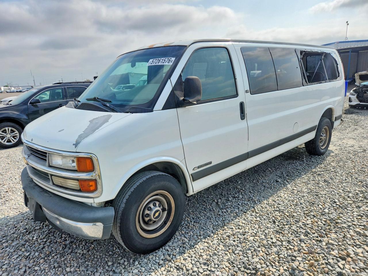 2000 Chevrolet Express, VIN 1GAHG39R8Y1272022 — Rear end
